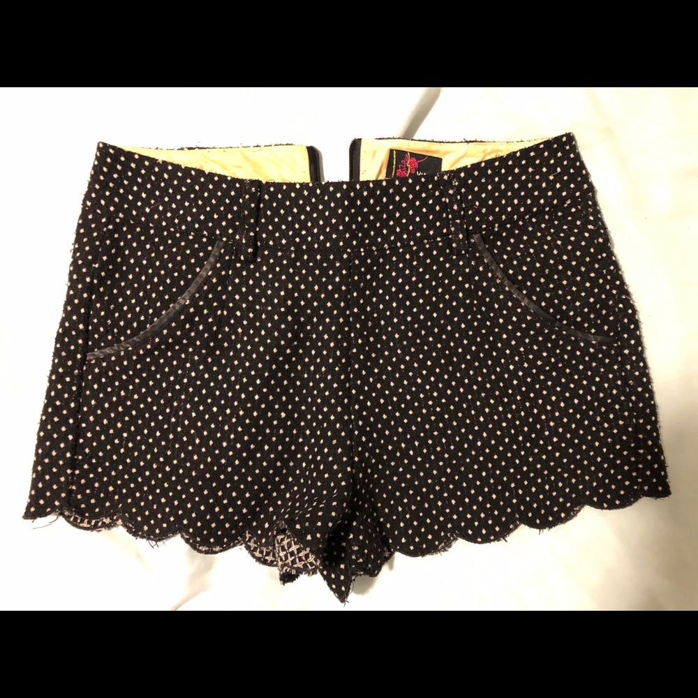 Scalloped black polka dot shorts!